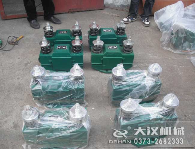 電磁倉(cāng)壁振動(dòng)器 電磁倉(cāng)壁振動(dòng)器